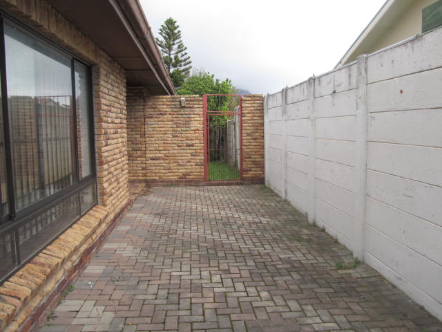 4 Bedroom Property for Sale in Gordons Bay Central Western Cape